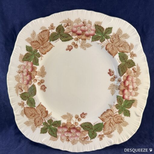Wedgwood 'Wildbriar' koekschaal/ vierkant bord, afmeting 22 cm x 22 cm.