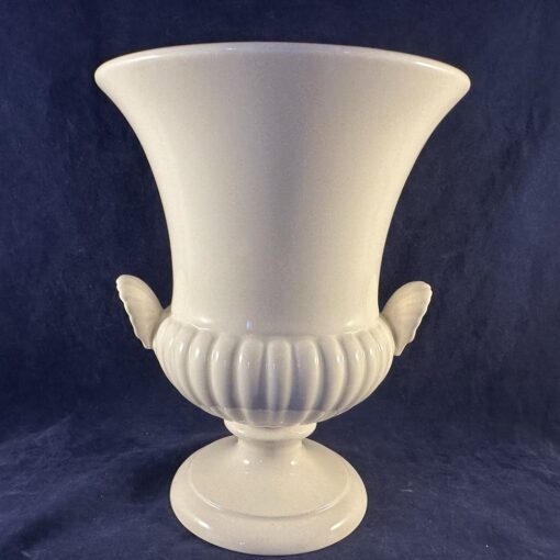 Wedgwood Edme cachepot op voet, oud model, hoog 17,5 cm Ø 13 cm