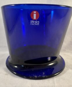 Iitala kobaltblauw glas/ bakje van Stefan Lindfors hoog 9 cm.