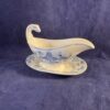 Louis Regout Zwiebelmuster klein boter sauskommetje op voet, 14 x 6 cm.