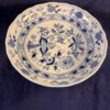 Hutschenreuther zwiebelmuster schaal Ø 25 cm. In de schaal zitten gaatjes voor een eventueel hengsel.