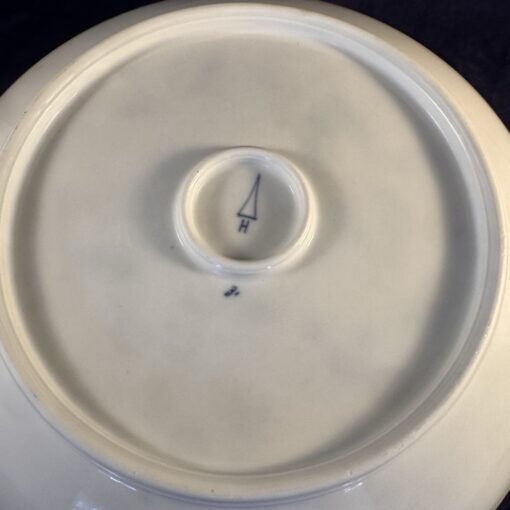 Hutschenreuther zwiebelmuster schaal Ø 25 cm. In de schaal zitten gaatjes voor een eventueel hengsel.