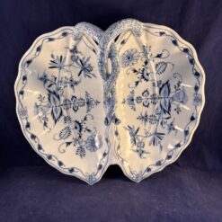 Zwiebelmuster schaal in schelpvorm met een takje als handvat 31cm.