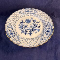 Zwiebelmuster bord met goud aan de randen