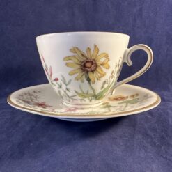 Krautheim,Selb Bavaria Wiesengrund koffiekop en schotel, hoog 6 cm, Ø kopje 8 cm (scene J)