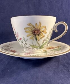 Krautheim,Selb Bavaria Wiesengrund koffiekop en schotel, hoog 6 cm, Ø kopje 8 cm (scene J)