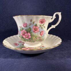 Royal Albert  herenkop met schotel met roze rozen Ø 9 cm hoog 8 cm