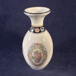 Wedgwood 'Runnymede' vaasje 12,4 cm hoog