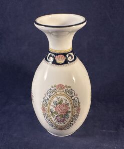 Wedgwood 'Runnymede' vaasje 12,4 cm hoog