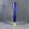 Glazen vaasje solifleur, hoog 20,5 cm, Ø 5 cm, kobaltblauw met heldere voet.