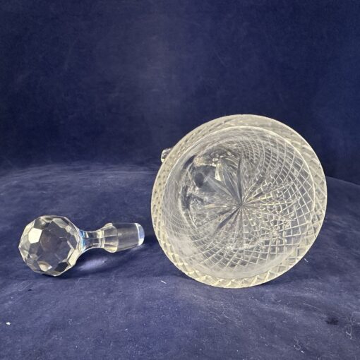 Kleine kristallen karaf met stop en handvat hoog 24,5 cm. Wilhelmina slijpsel  Hand geslepen kristal - Afbeelding 5