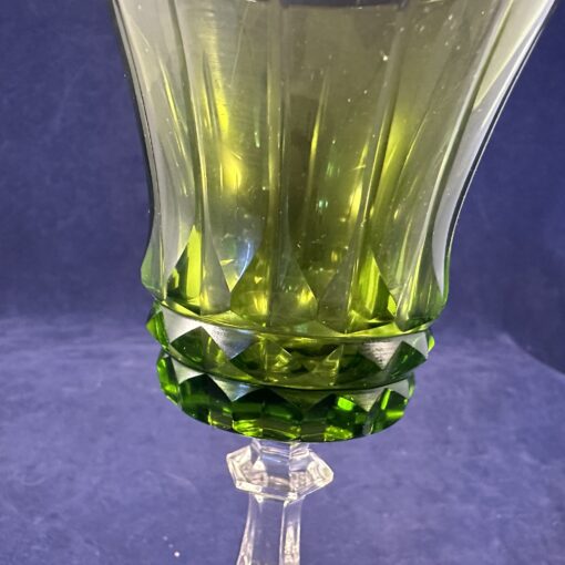 Set van 6 geslepen kristallen portglazen met uitlopende groene kelk hoog 14 cm, Ø 6,7 cm.  - Afbeelding 2