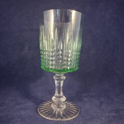 Set van 6 kristallen portglazen met rechte groene kelk hoog 12,4 cm, Ø 5,5 cm. 