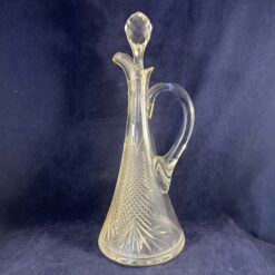 Kristallen karaf met stop en handvat hoog 31 cm. Wilhelmina slijpsel  Hand geslepen kristal