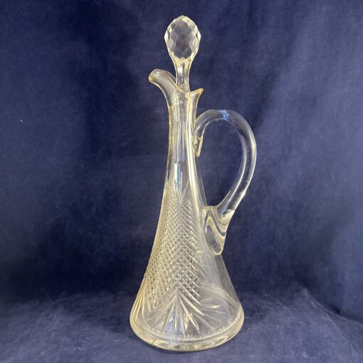 Kristallen karaf met stop en handvat hoog 31 cm. Wilhelmina slijpsel  Hand geslepen kristal
