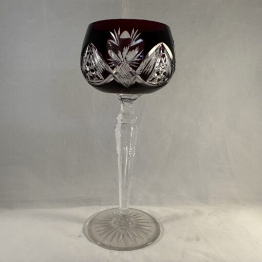 Val Saint Lambert wijnglas donkerrood prachtig geslepen, hoog 19,5 cm, Ø 7 cm