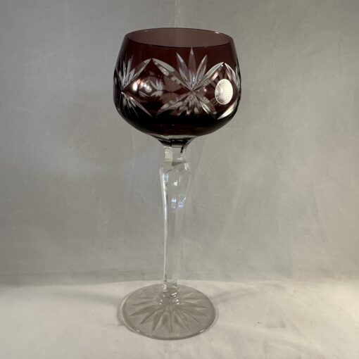 Val Saint Lambert wijnglas aubergine kleurig prachtig geslepen, hoog 19,5 cm, Ø 7 cm