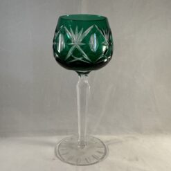 Val Saint Lambert wijnglas groen prachtig geslepen, hoog 19 cm, Ø 6 cm
