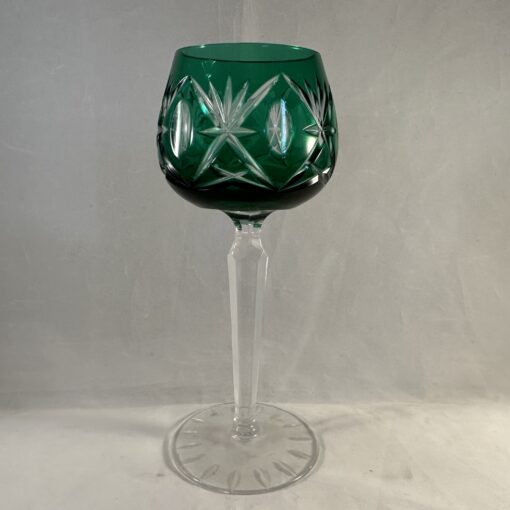 Val Saint Lambert wijnglas groen prachtig geslepen, hoog 19 cm, Ø 6 cm
