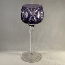 Val Saint Lambert wijnglas lila prachtig geslepen, hoog 18 cm, Ø 6,5 cm