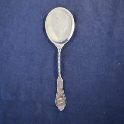 Platte zilveren serveerlepel Groningen, Joseph Leeser, lang 18,5 cm.