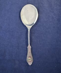 Platte zilveren serveerlepel Groningen, Joseph Leeser, lang 18,5 cm.