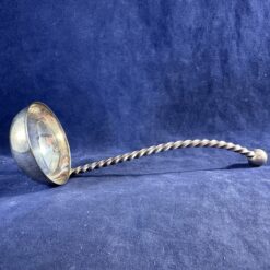 Verzilverde roomlepel lang 13 cm.