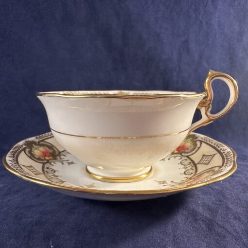 Royal Albert 'Crown china' theekop met schotel Ø 10,4 cm hoog 5,5 cm model 'Avon wide' (appeltjes) - Afbeelding 2