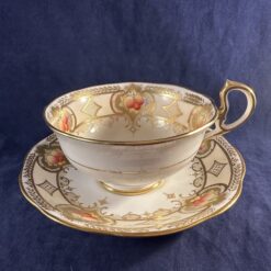 Royal Albert 'Crown china' theekop met schotel Ø 10,4 cm hoog 5,5 cm model 'Avon wide' (appeltjes)