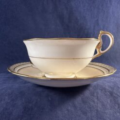 Royal Albert 'Crown china' theekop met schotel Ø 10,4 cm hoog 5,5 cm model 'Avon wide' (geel/goud)