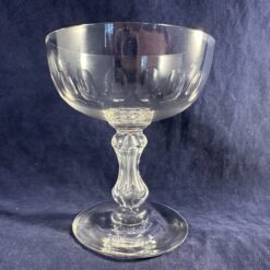 Set van 8 kristallen coupes met amandelslijpsel hoog 11,2 cm Ø 9 cm.