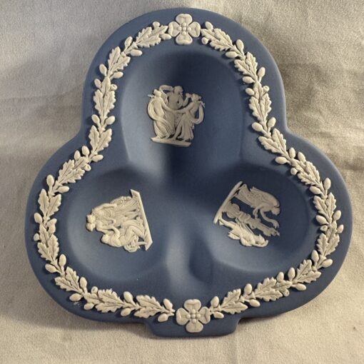 Wedgwood Jasperware lichtblauwe asbak/bakje in klavervorm Ø 11,3 cm
