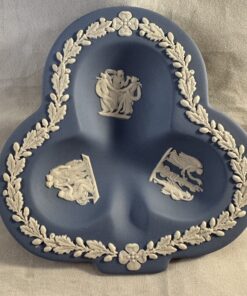 Wedgwood Jasperware lichtblauwe asbak/bakje in klavervorm Ø 11,3 cm