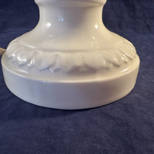 Wedgwood Edme embossed lampenvoet/lampvoet, hoogte 27,5 cm tot fitting - Afbeelding 3