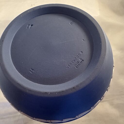 Wedgwood Jasperware lichtblauw vaasje hoog 19 cm Ø 4,5 cm - Afbeelding 4