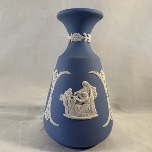 Wedgwood Jasperware lichtblauw vaasje hoog 12 cm Ø 4 cm - Afbeelding 3