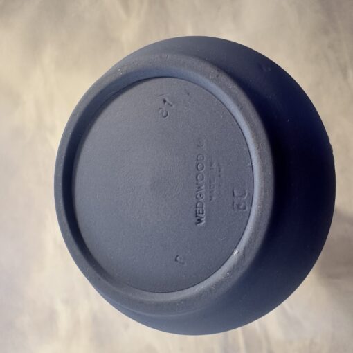 Wedgwood Jasperware lichtblauw vaasje hoog 12 cm Ø 4 cm - Afbeelding 4