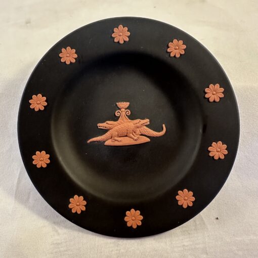 Wedgwood Jasperware zwarte schotel 'krokodillen', Ø 11 cm
