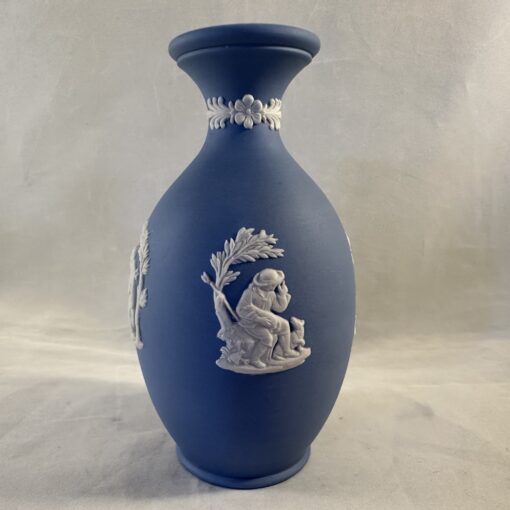 Wedgwood Jasperware lichtblauw vaasje hoog 12 cm Ø 3,5 cm - Afbeelding 4