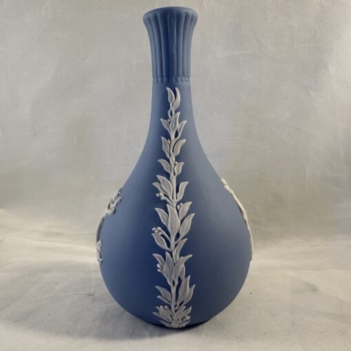 Wedgwood Jasperware lichtblauw vaasje hoog 13 cm Ø 2 cm - Afbeelding 2