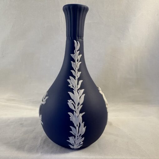Wedgwood Jasperware donkerblauw vaasje hoog 13 cm Ø 2 cm - Afbeelding 3
