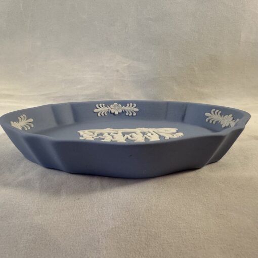 Wedgwood Jasperware lichtblauw ovaal schaaltje met Amor 11x8 cm - Afbeelding 3