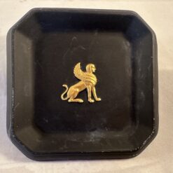 Wedgwood Jasperware zwarte vierkante schotel met gouden sfinx, Ø 10x10 cm