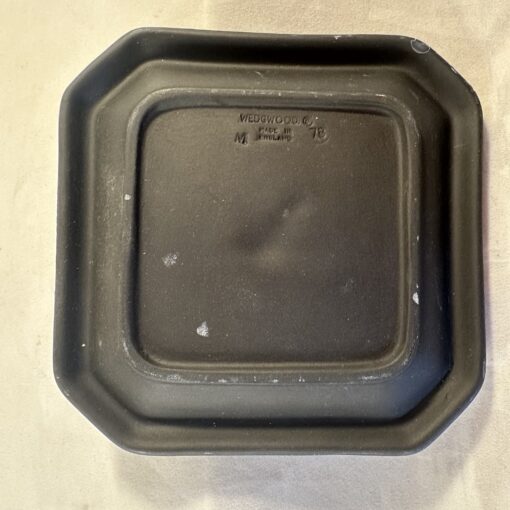 Wedgwood Jasperware zwarte vierkante schotel met gouden sfinx, Ø 10x10 cm - Afbeelding 2