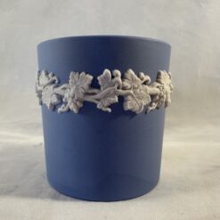 Wedgwood Jasperware lichtblauw vaasje/bakje hoog 6 cm Ø 5,5 cm