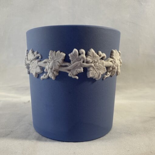 Wedgwood Jasperware lichtblauw vaasje/bakje hoog 6 cm Ø 5,5 cm