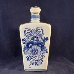 Delfts blauw kruikje hoog 19,5 cm.