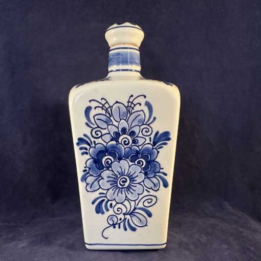 Delfts blauw kruikje hoog 19,5 cm.