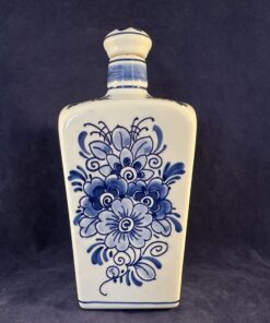 Delfts blauw kruikje hoog 19,5 cm.
