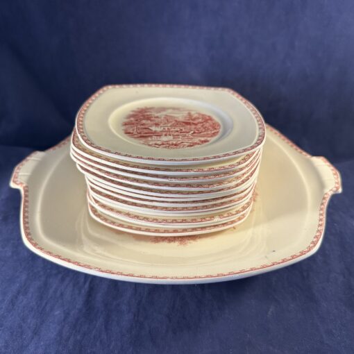 Societe Ceramique 'Landschap' rood gebakstel met 12 gebaksborden 25,5 x 29 cm / 14,7 x 14,7 cm
